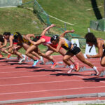 Inicio potente para varios estudiantes-atletas para las Justas de Atletismo