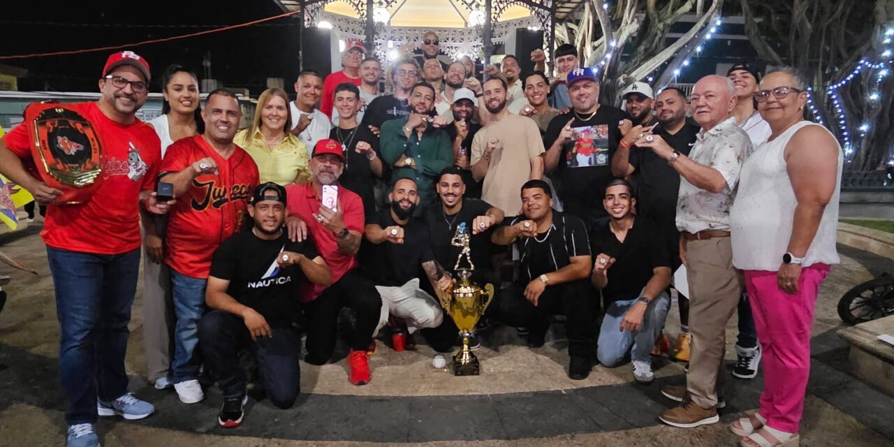 Los Mulos de Juncos reciben la sortija del campeonato nacional 2025