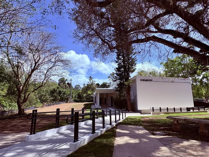 Colegio San Antonio Abad inaugura moderno salón