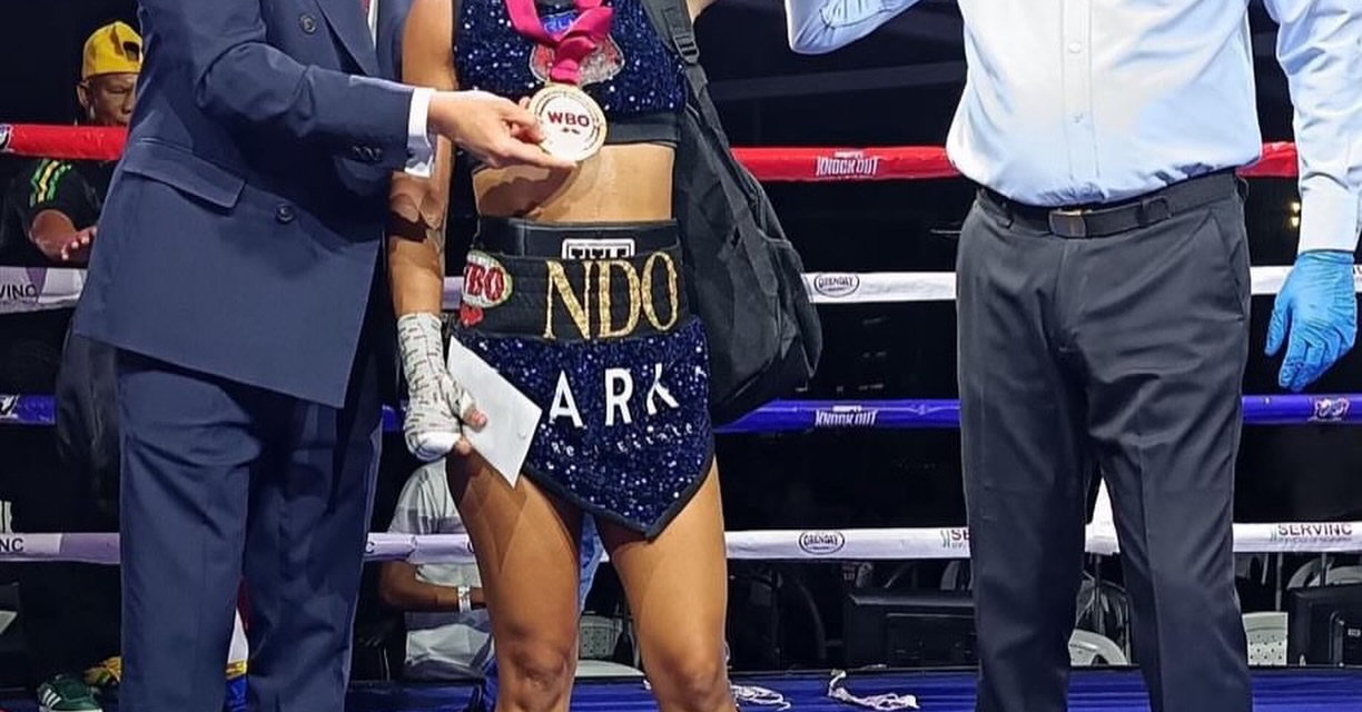 Boxeadora Humacaena triunfa en Panamá y mantiene su invicto