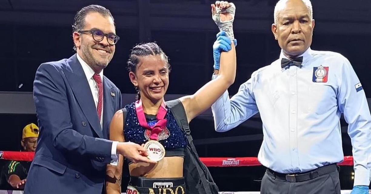 Boxeadora Humacaena triunfa en Panamá y mantiene su invicto