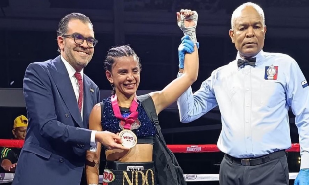 Boxeadora Humacaena triunfa en Panamá y mantiene su invicto